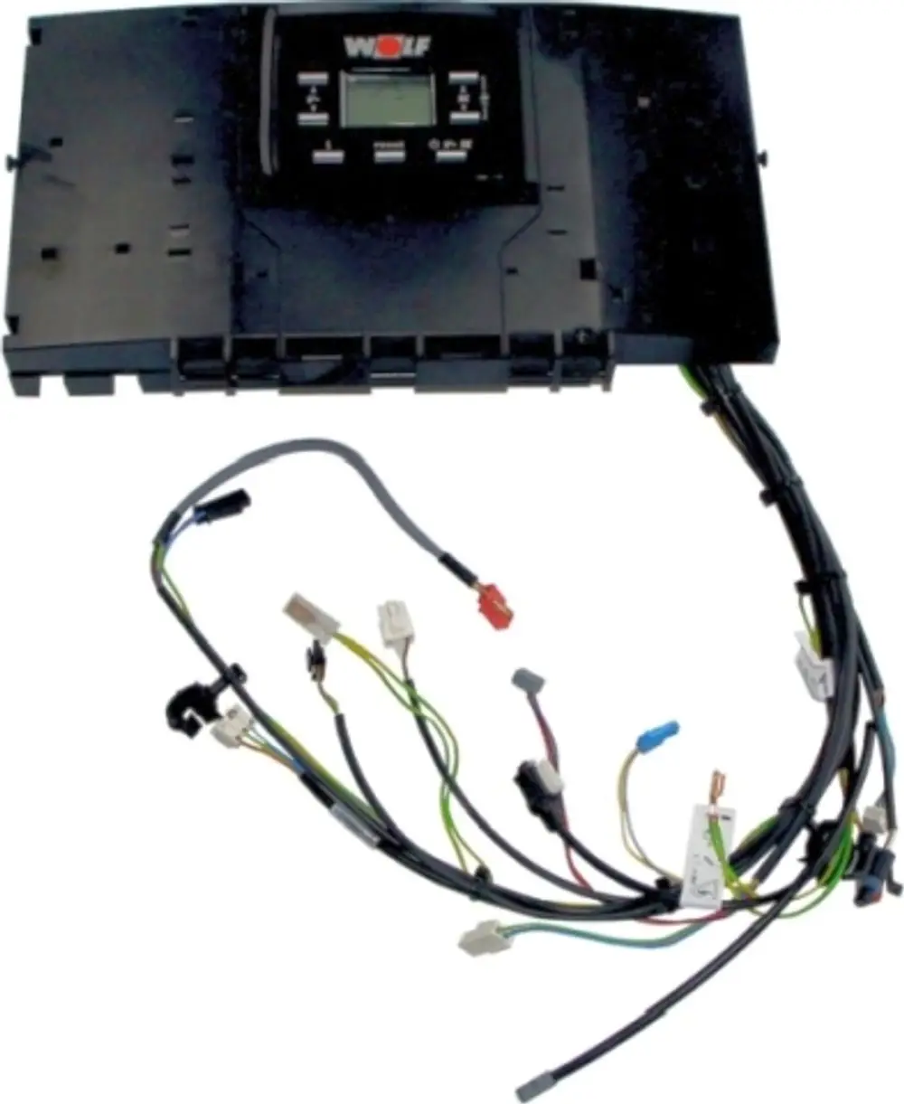 Steuereinheit von Wolf mit Display und mehreren Kabeln zur elektrischen Verbindung, geeignet für Heizsystemanwendungen.